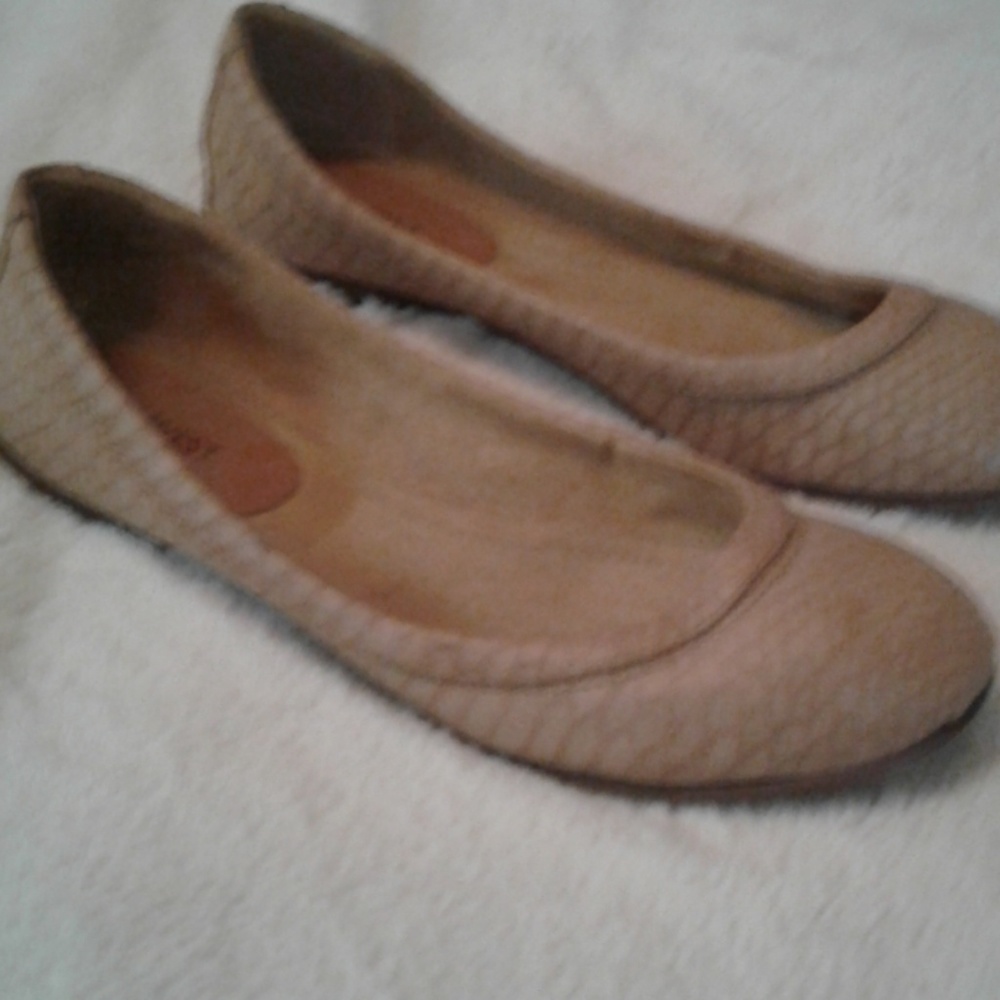 Nine West tan leather shoe